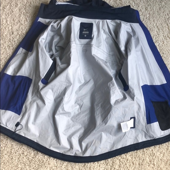 Nike Rain Jacket - Picture 6 of 7